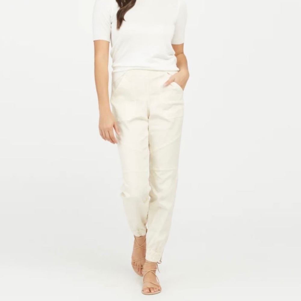 SPANX Stretch Twill Cargo Jogger Parchment
Cream Ivory {3B50} size Large